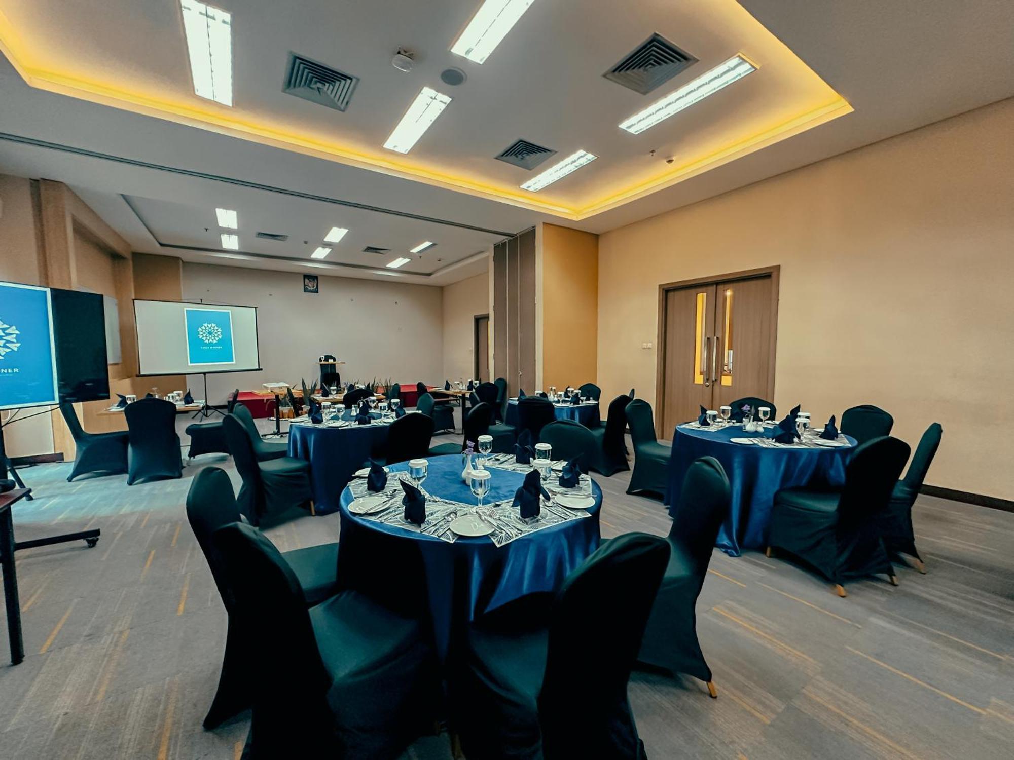 Anara Sky Kualanamu Hotel Medan Buitenkant foto