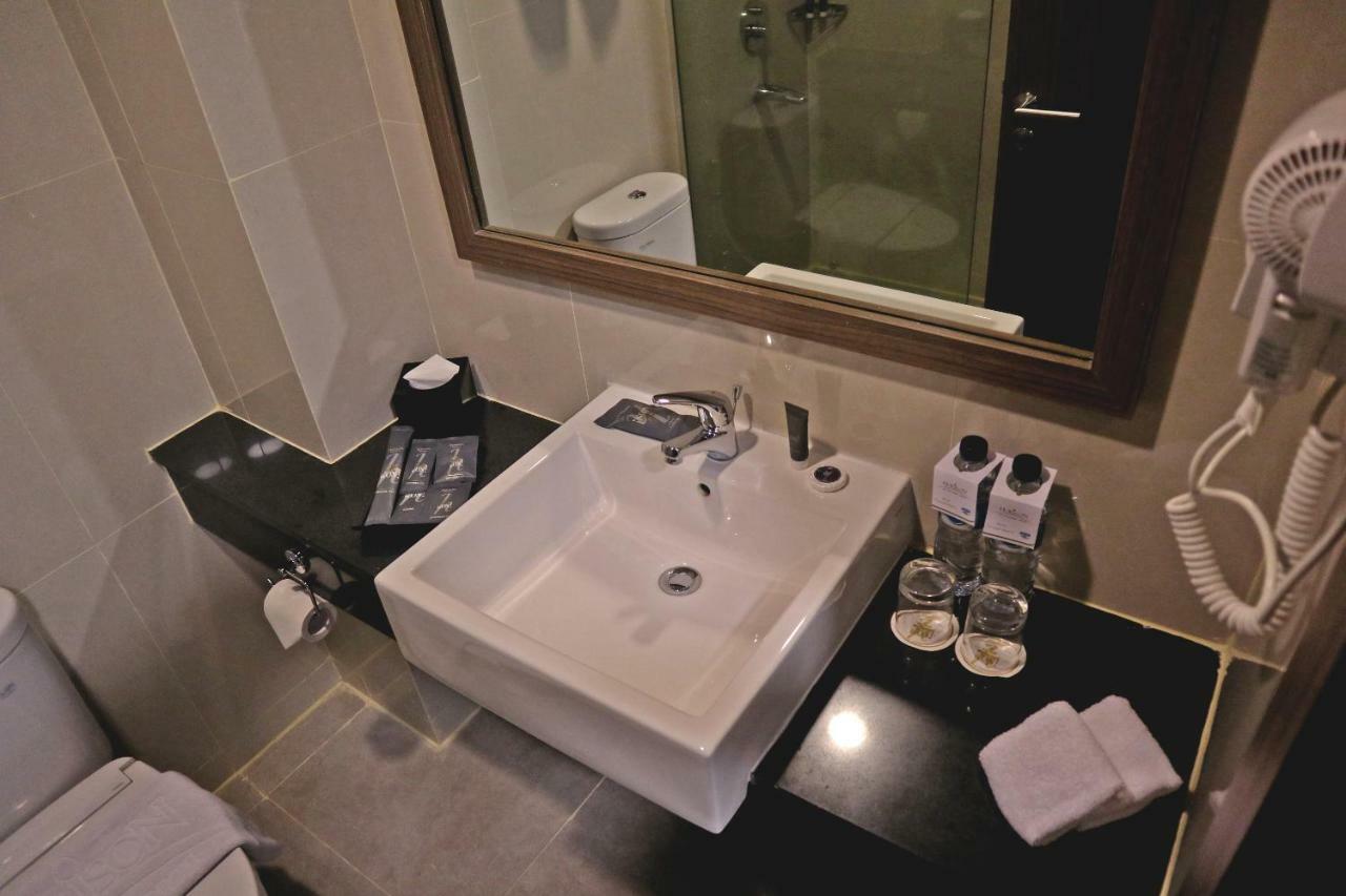 Anara Sky Kualanamu Hotel Medan Buitenkant foto